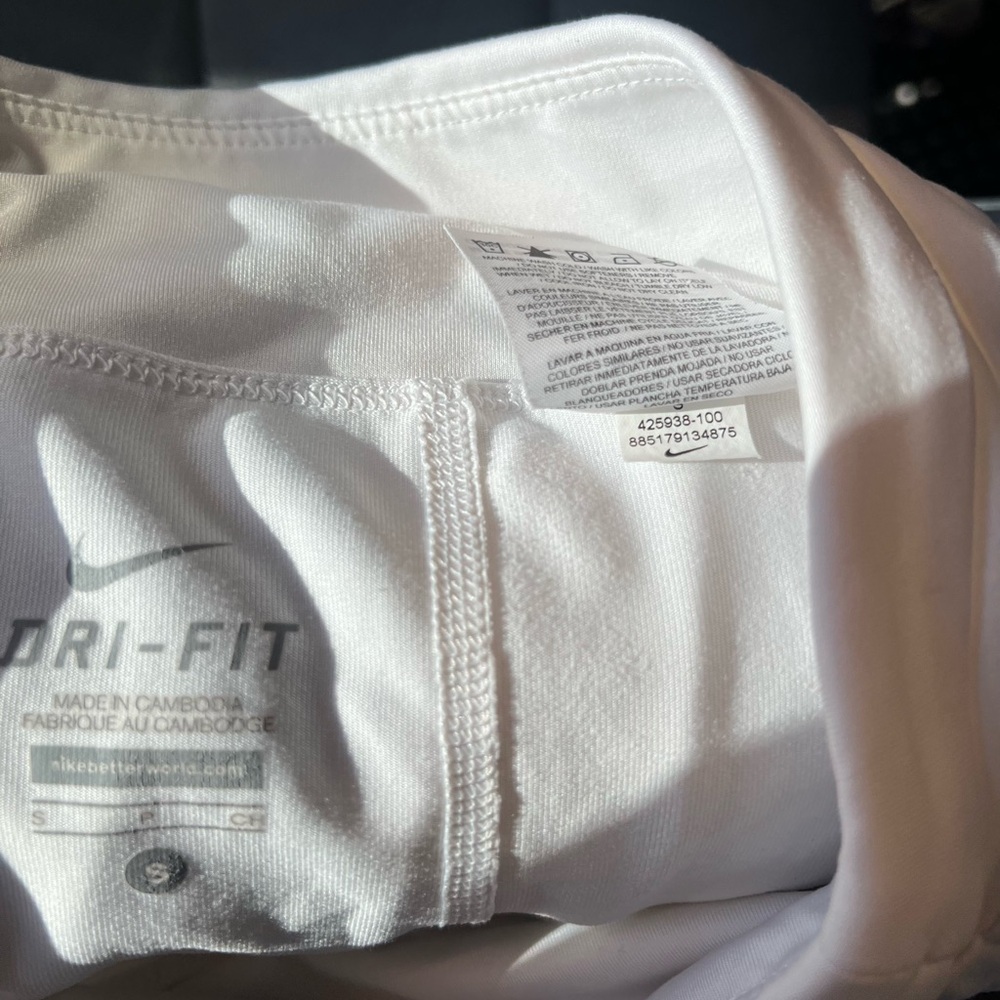Adorable pleated Nike Tennis Skirt - Picture 5 of 6